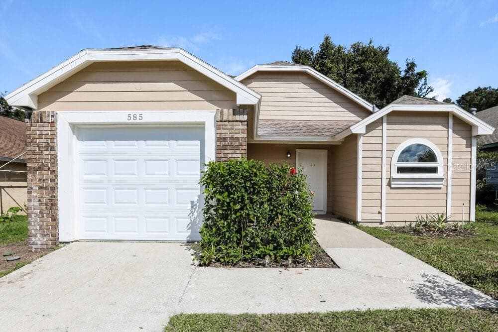 585 CONURE STREET APOPKA, FL 32712