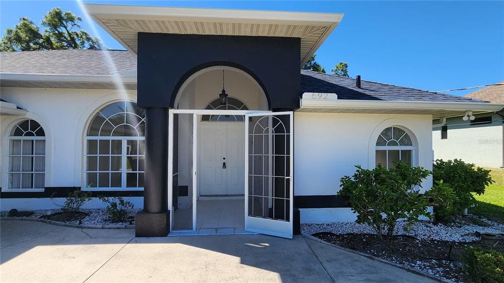 692 ROTONDA CIRCLE ROTONDA WEST, FL 33947