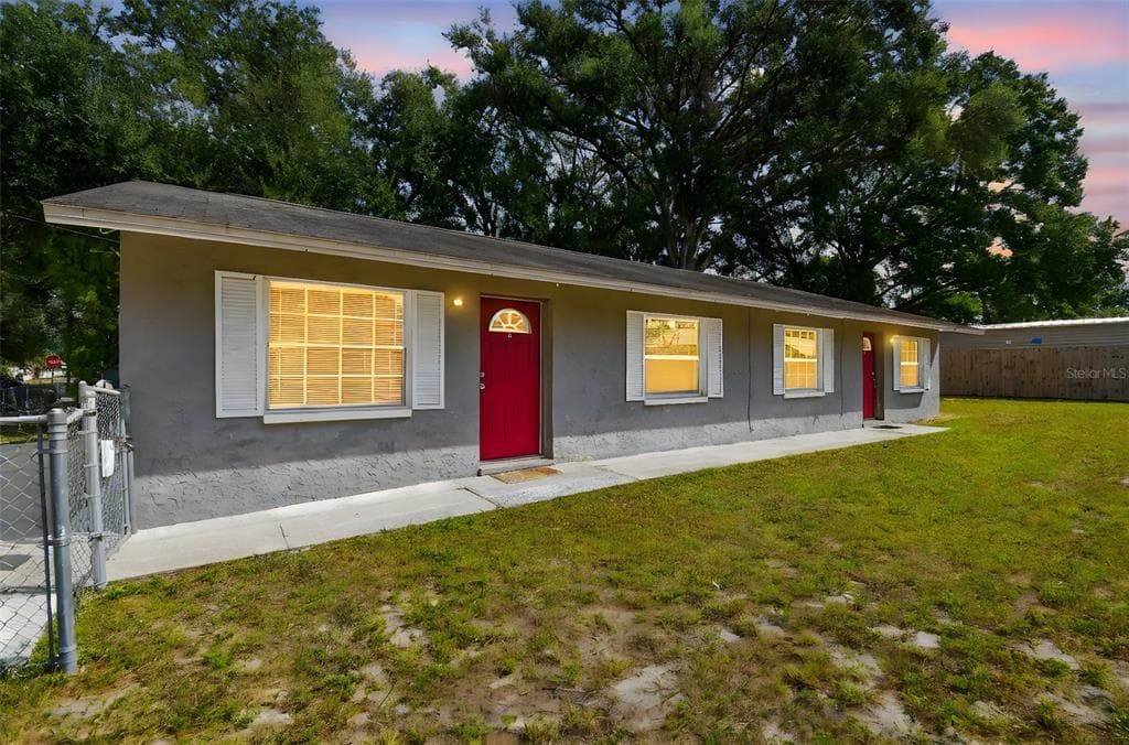 923 E LOTUS AVENUE TAMPA, FL 33612