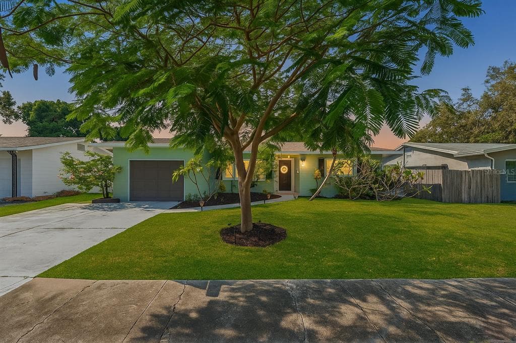 6121 4TH STREET S ST PETERSBURG, FL 33705