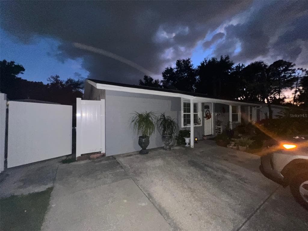 6439 WILLOW WOOD LANE TAMPA, FL 33634