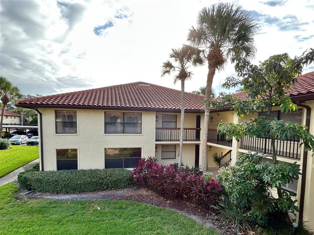 708 HAMMOCK PINE BOULEVARD UNIT 708 CLEARWATER, FL 33761