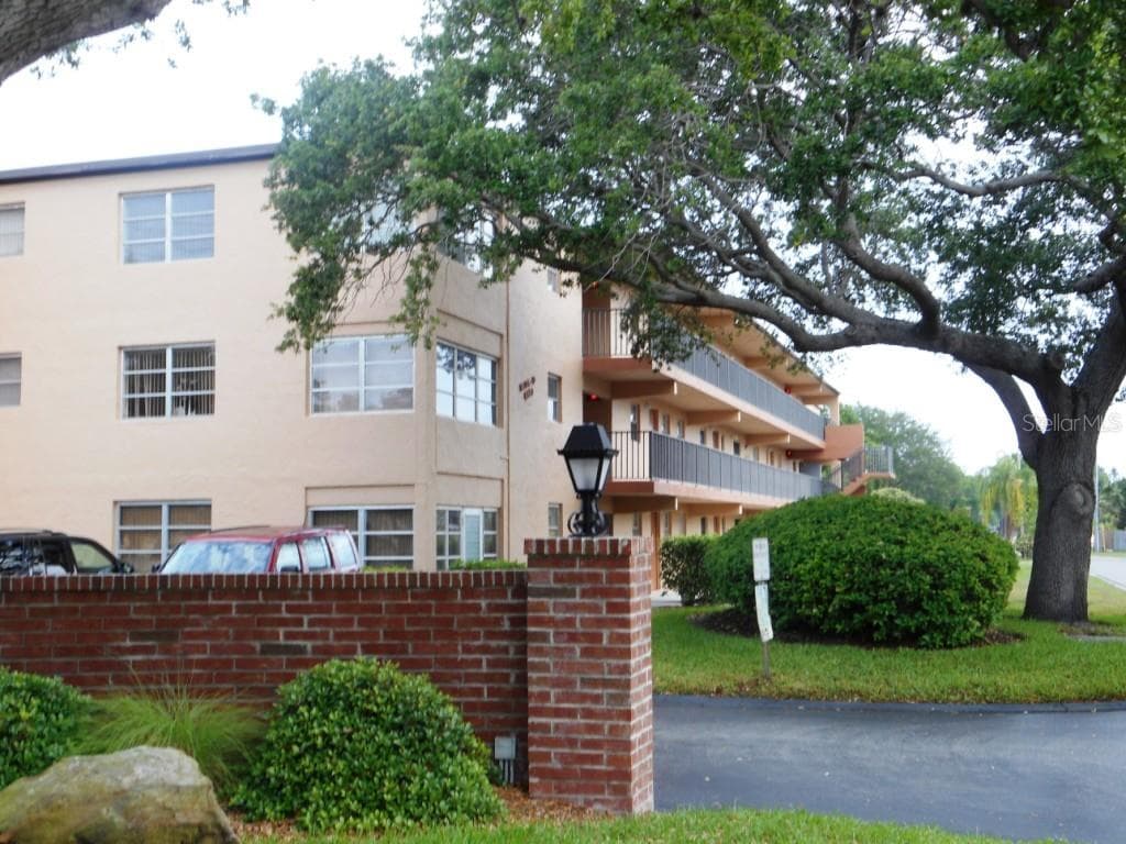 4600 98TH WAY N UNIT 108 ST PETERSBURG, FL 33708