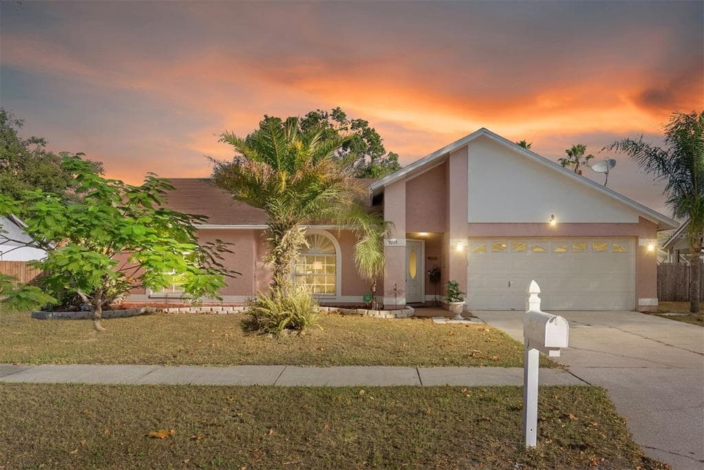 9715 GLENPOINTE DRIVE RIVERVIEW, FL 33569