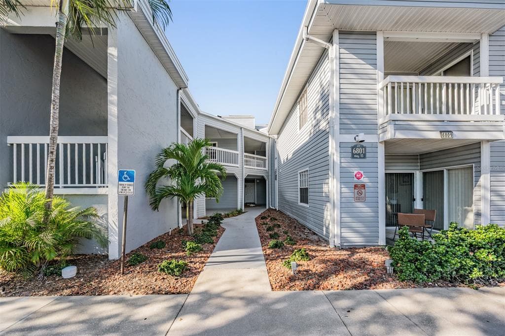 6801 STONES THROW CIRCLE N UNIT 15201 ST PETERSBURG, FL 33710