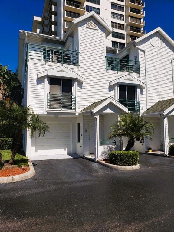 320 ISLAND WAY UNIT 106 CLEARWATER BEACH, FL 33767