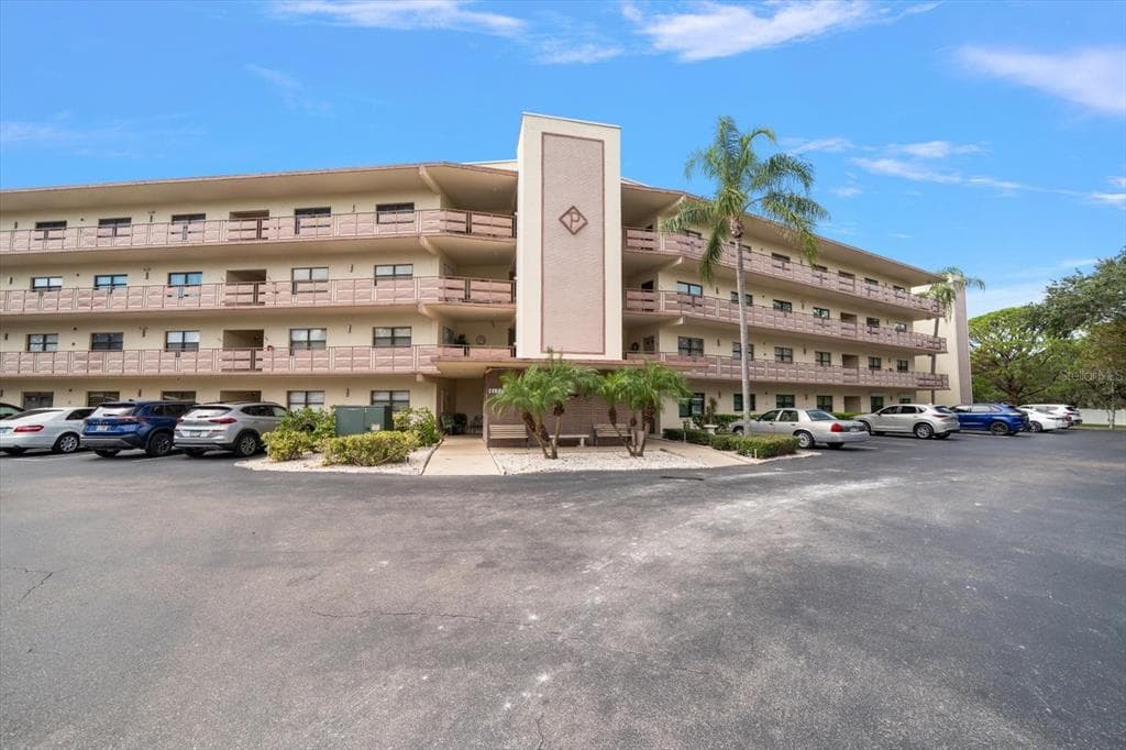 6188 80TH STREET N UNIT 210 ST PETERSBURG, FL 33709