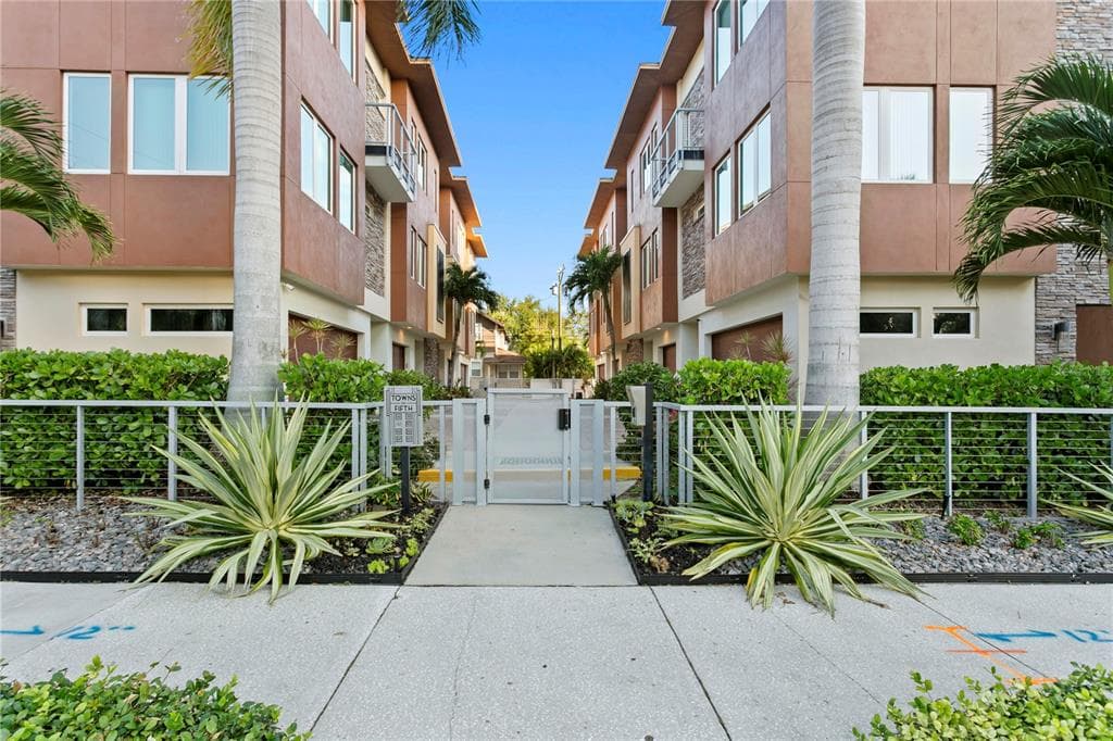 153 5TH AVENUE NE ST PETERSBURG, FL 33701