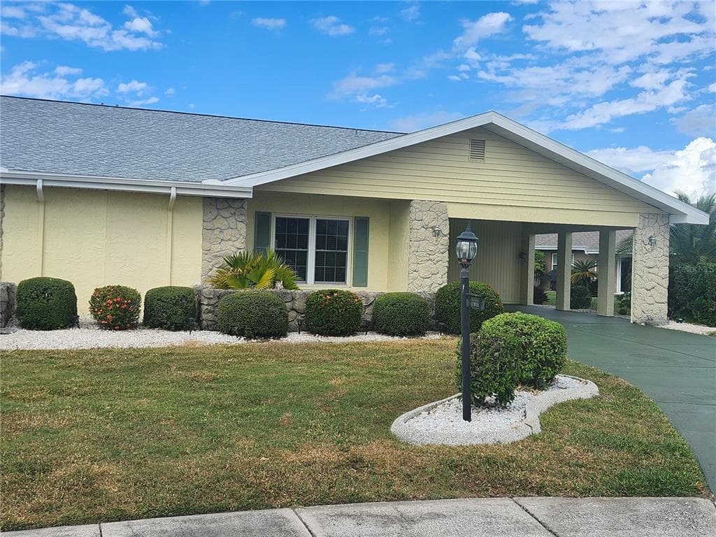1007 STRAWPOCKET PLACE SUN CITY CENTER, FL 33573