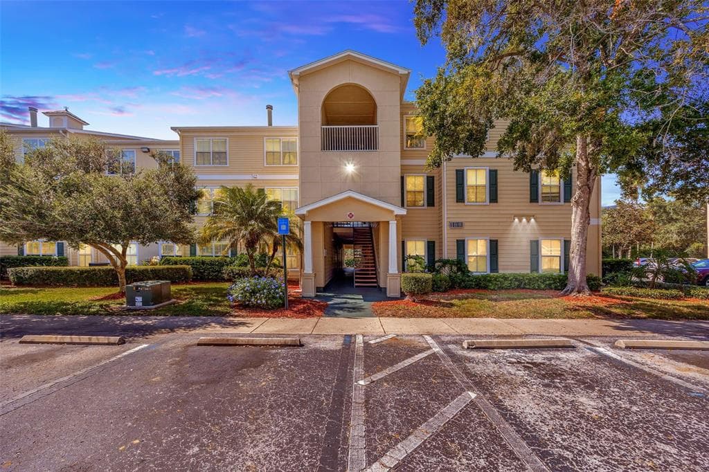 18573 BRIDLE CLUB DRIVE UNIT 18573 TAMPA, FL 33647