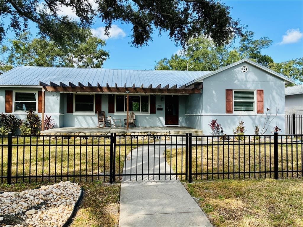 515 34TH AVENUE NE ST PETERSBURG, FL 33704
