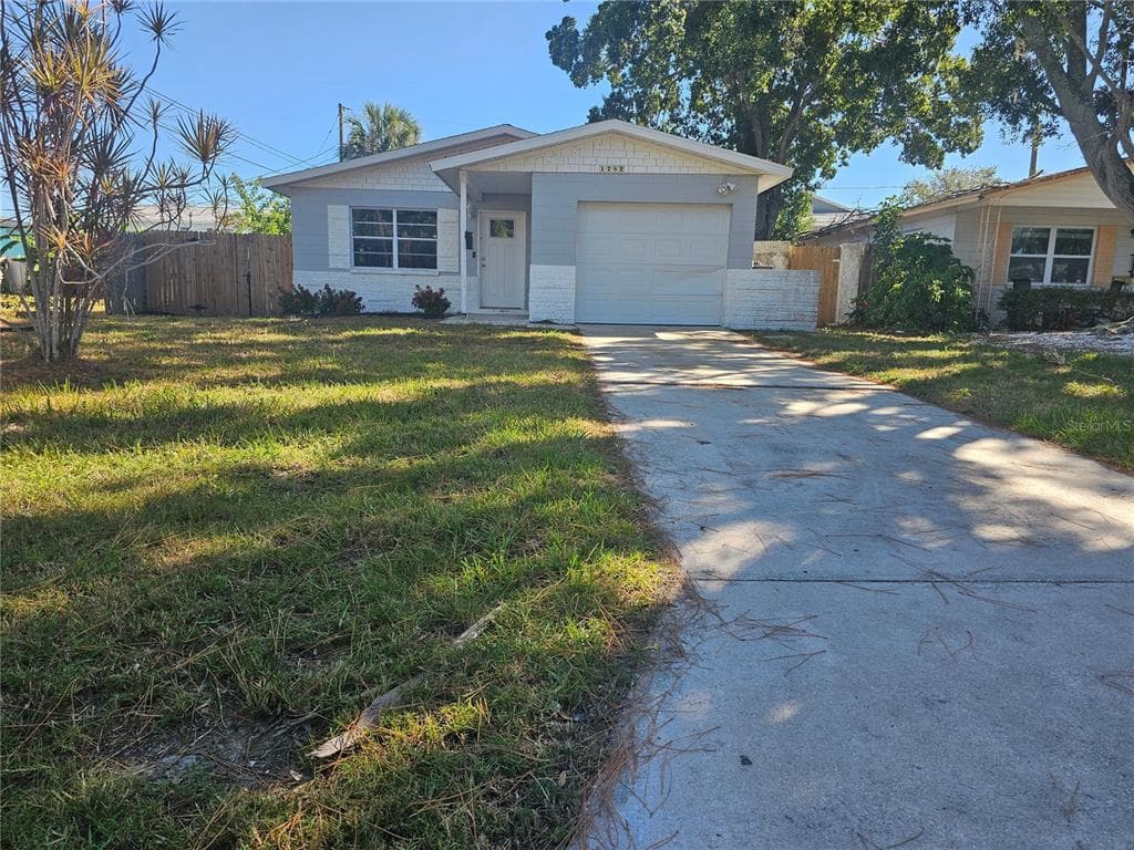 1782 MICHIGAN AVENUE NE ST PETERSBURG, FL 33703