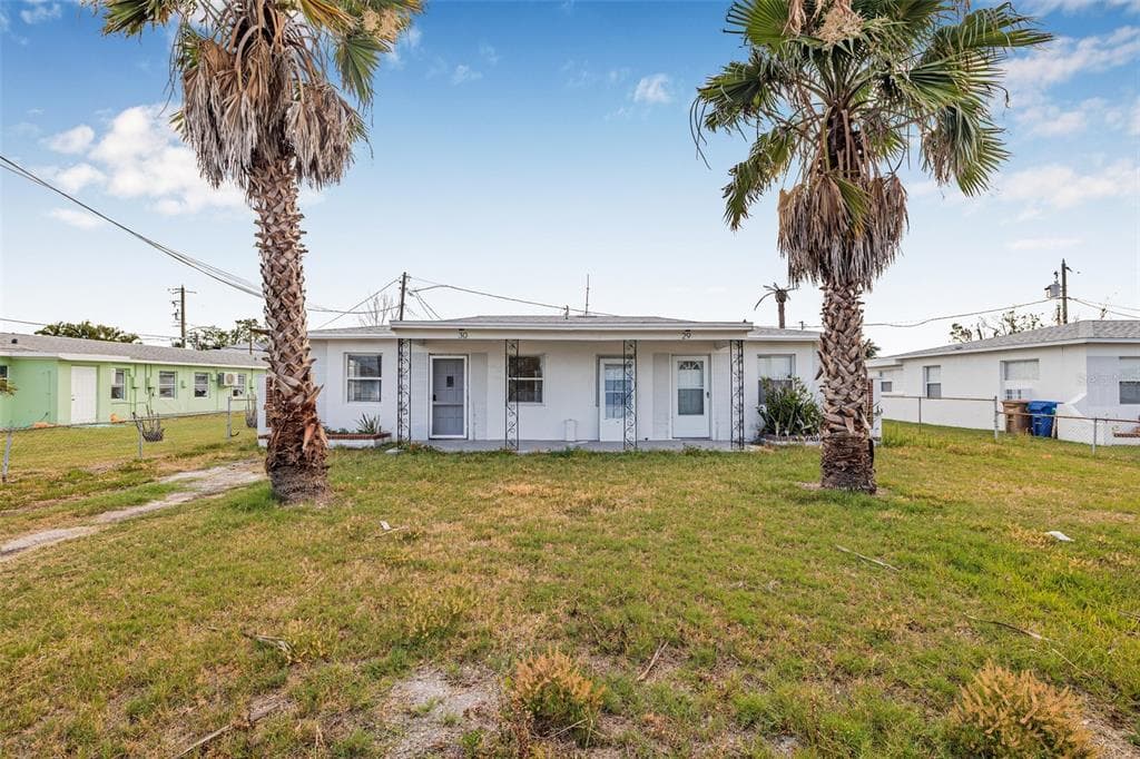 30 LYNN WAY MADEIRA BEACH, FL 33708