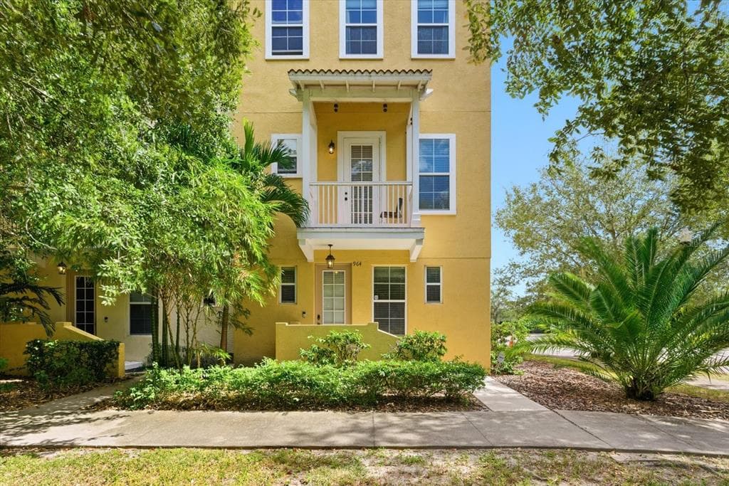 964 SOMBRA STREET TAMPA, FL 33619