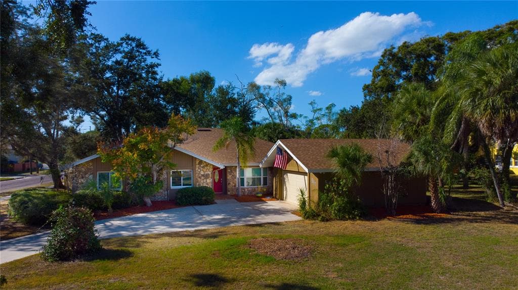 547 OLEANDER WAY S ST PETERSBURG, FL 33707