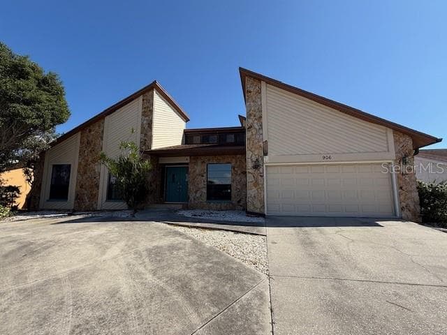 906 CHIPAWAY DRIVE APOLLO BEACH, FL 33572