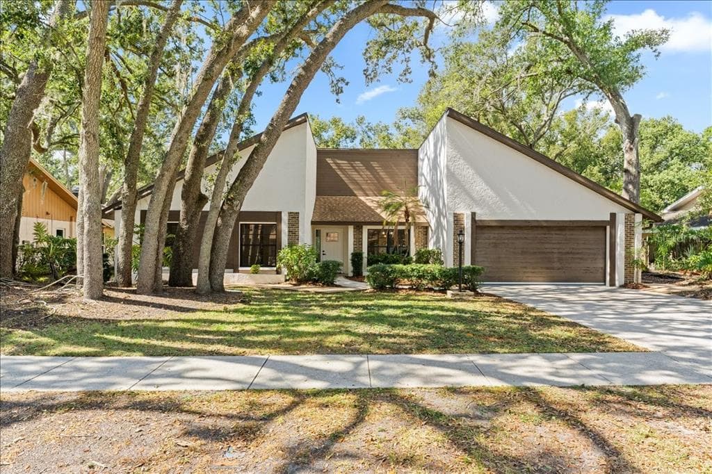 1042 SYLVIA LANE TAMPA, FL 33613