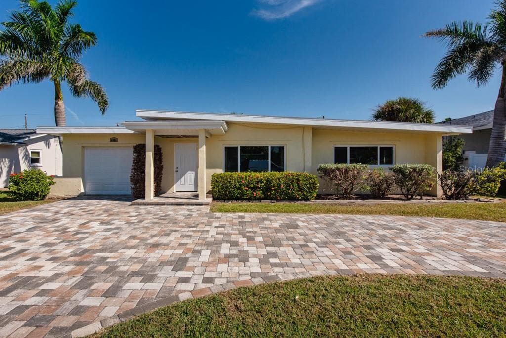 6964 GRANDE VISTA WAY S ST PETERSBURG, FL 33707