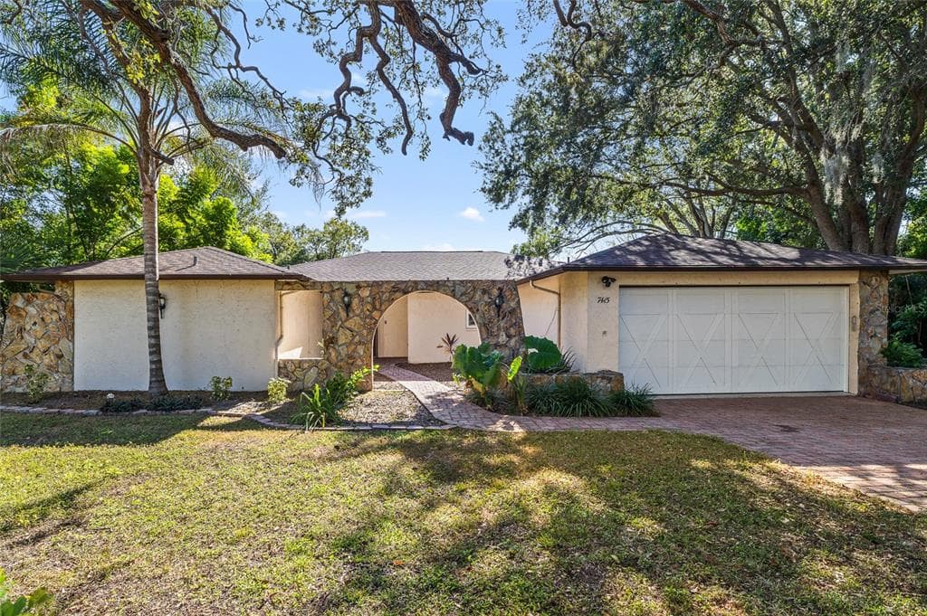 7415 LAKE FOREST CIRCLE PORT RICHEY, FL 34668