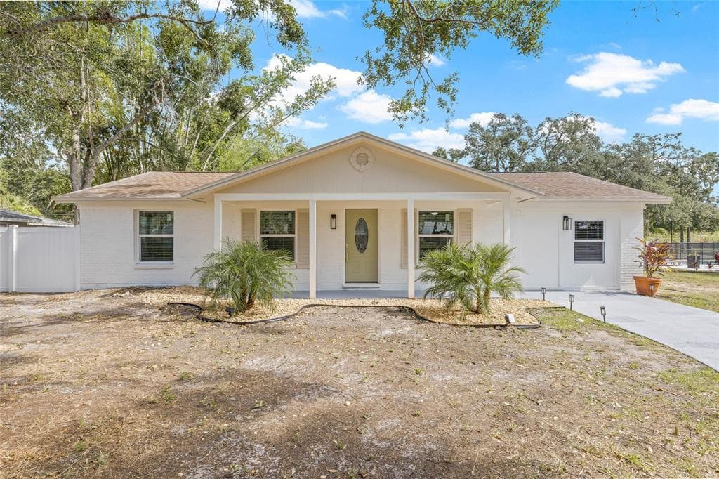 70 HORTON CIRCLE SARASOTA, FL 34232
