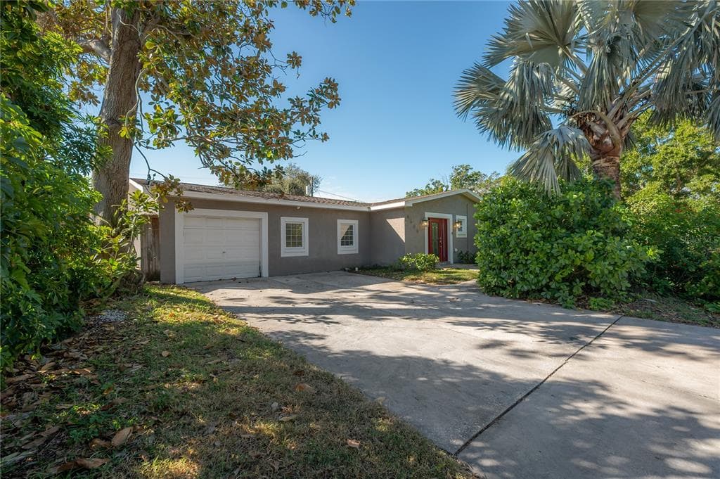 4606 W OAKELLAR AVENUE TAMPA, FL 33611
