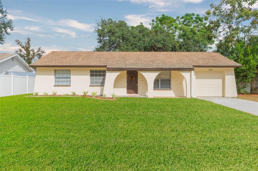 7608 N SANIBEL CIRCLE TEMPLE TERRACE, FL 33637