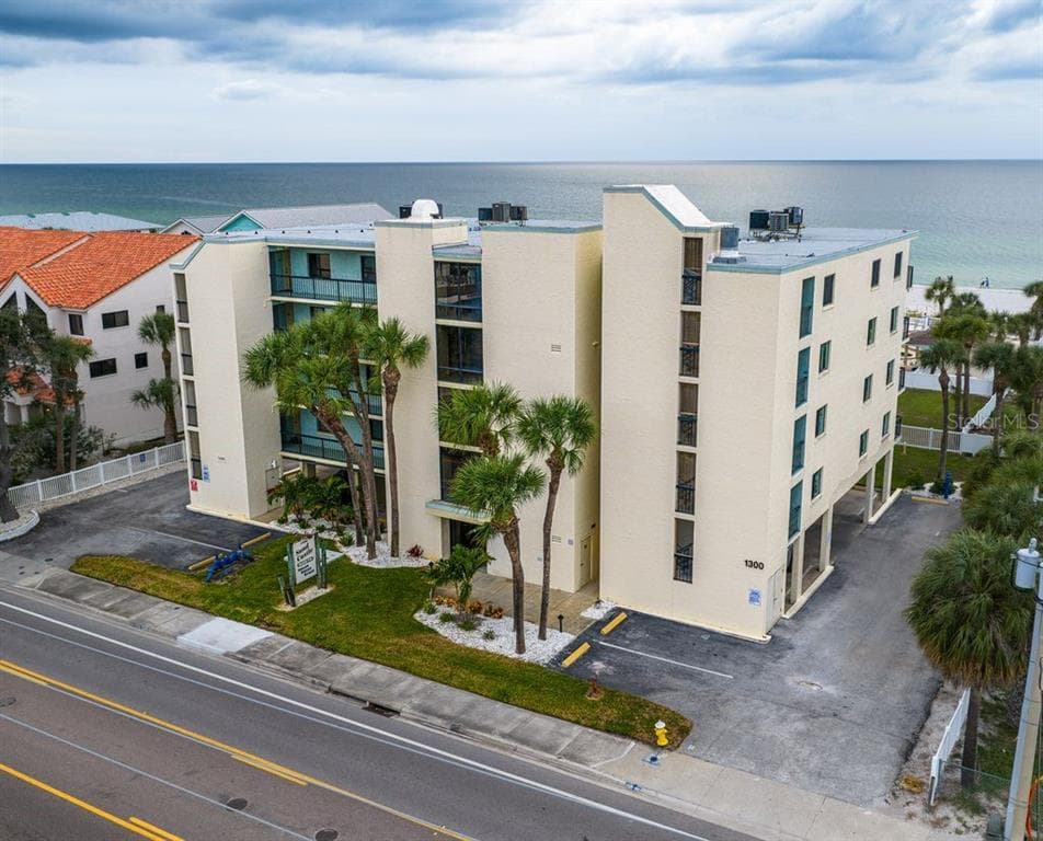 1300 GULF BOULEVARD UNIT 202 INDIAN ROCKS BEACH, FL 33785