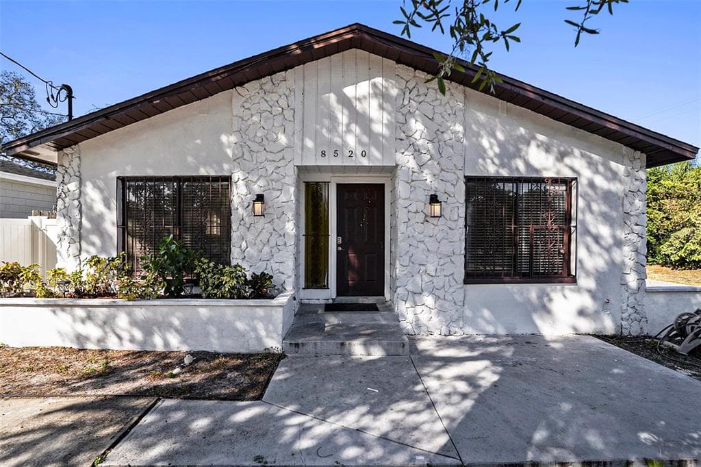 8520 N BRANCH AVENUE TAMPA, FL 33604
