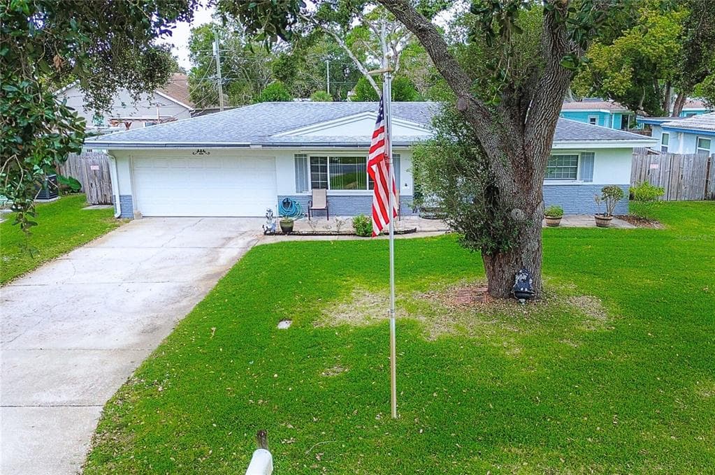 594 DEVILLE DRIVE E LARGO, FL 33771