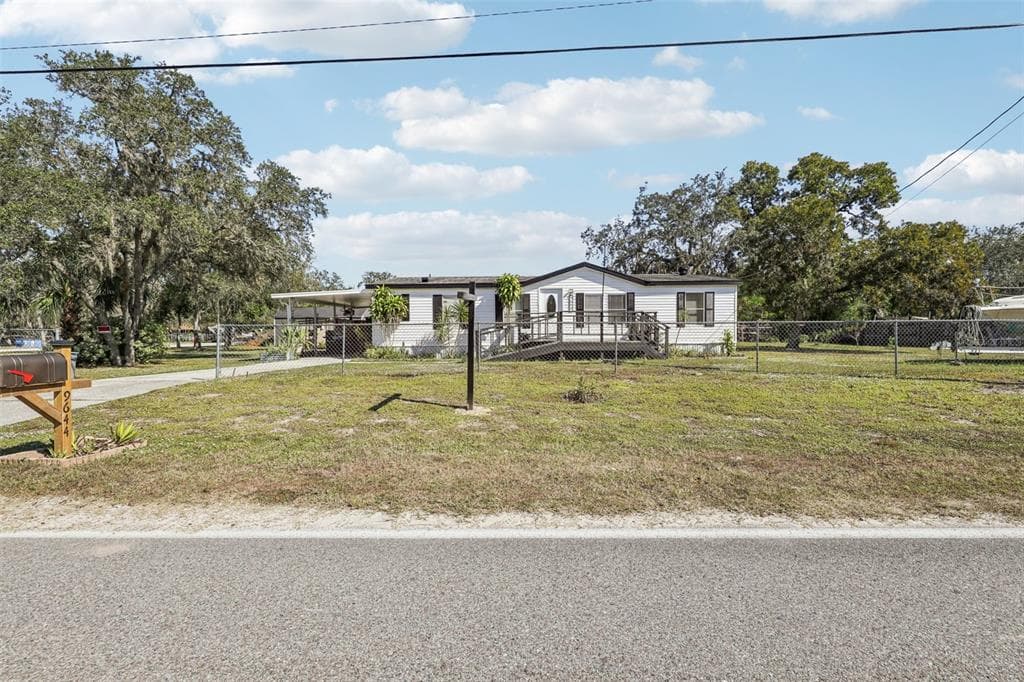9644 LAKE DRIVE NEW PORT RICHEY, FL 34654