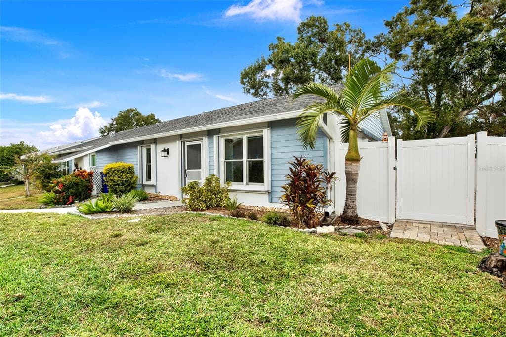 2004 SHEFFIELD COURT OLDSMAR, FL 34677
