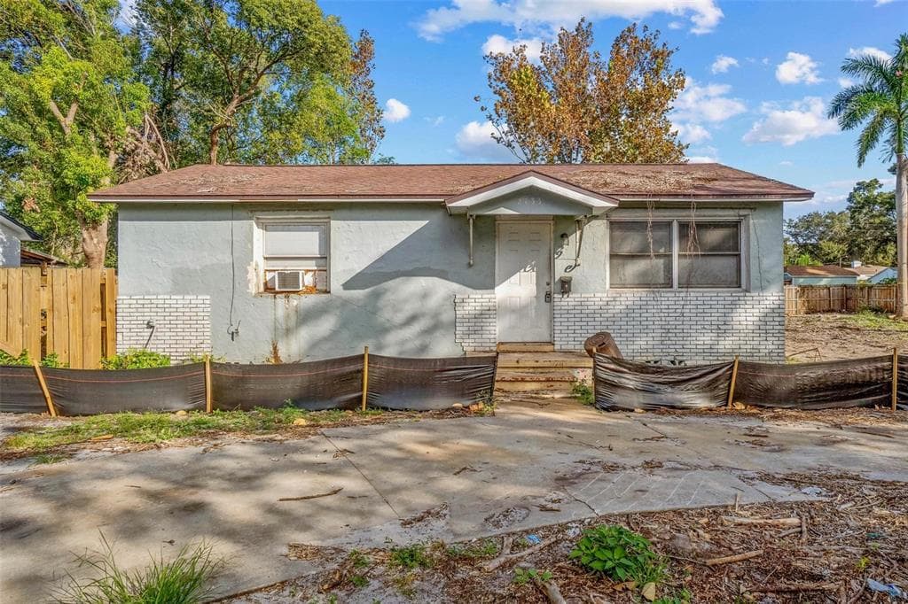 2733 34TH AVENUE N ST PETERSBURG, FL 33713