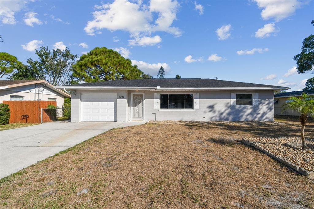 2203 48TH AVENUE W BRADENTON, FL 34207