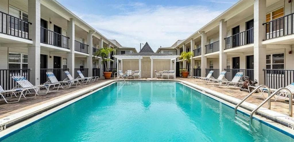 5221 BAYSHORE BOULEVARD UNIT 21 TAMPA, FL 33611