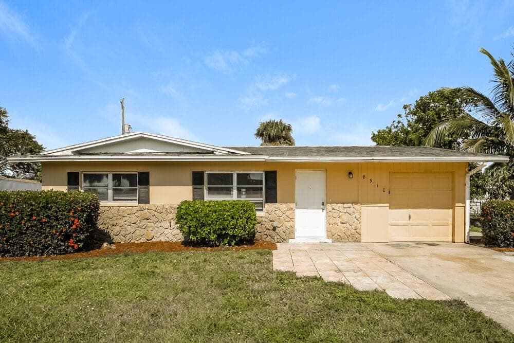 8910 CYPRESS LAKE DRIVE FORT MYERS, FL 33919