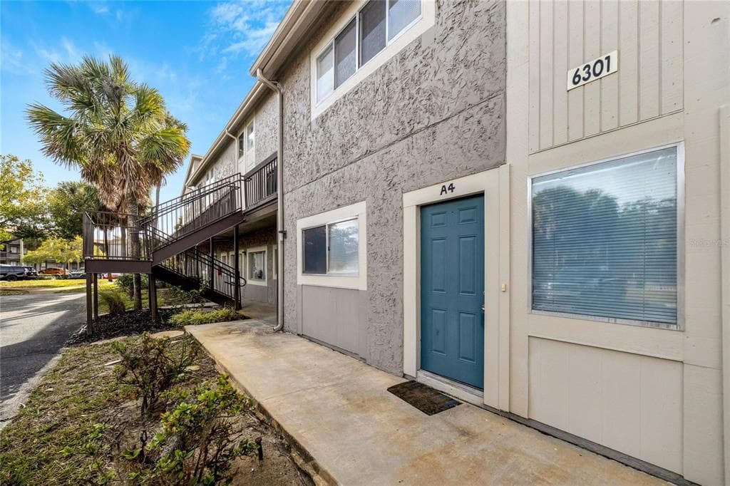 6301 NEWTOWN CIRCLE UNIT 1A4 TAMPA, FL 33615