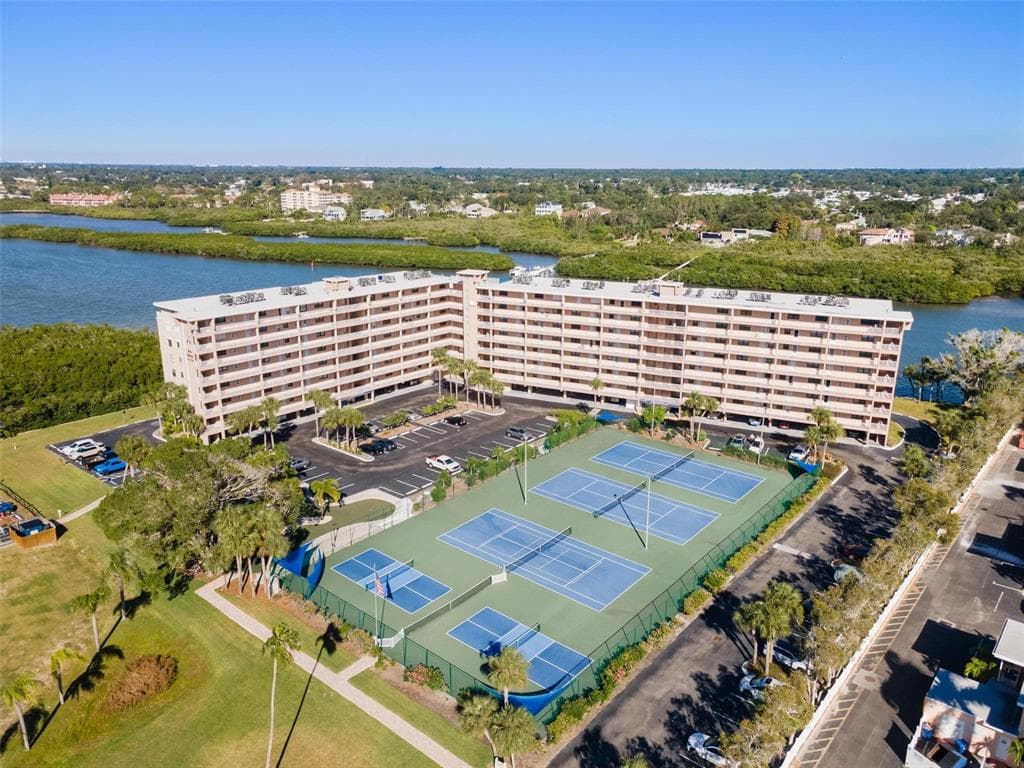 19451 GULF BOULEVARD UNIT 211 INDIAN SHORES, FL 33785