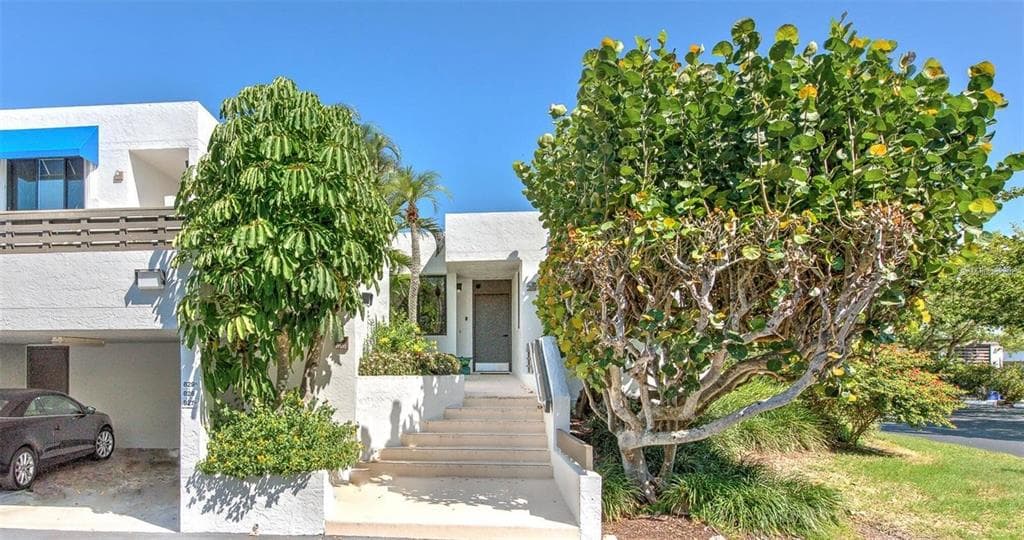 829 BAYPORT WAY UNIT 829 LONGBOAT KEY, FL 34228