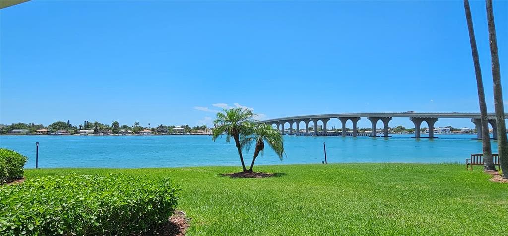 5901 BAHIA DEL MAR CIRCLE UNIT 119 ST PETERSBURG, FL 33715
