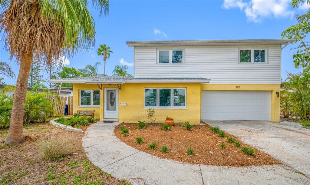 320 TALLAHASSEE DRIVE NE ST PETERSBURG, FL 33702
