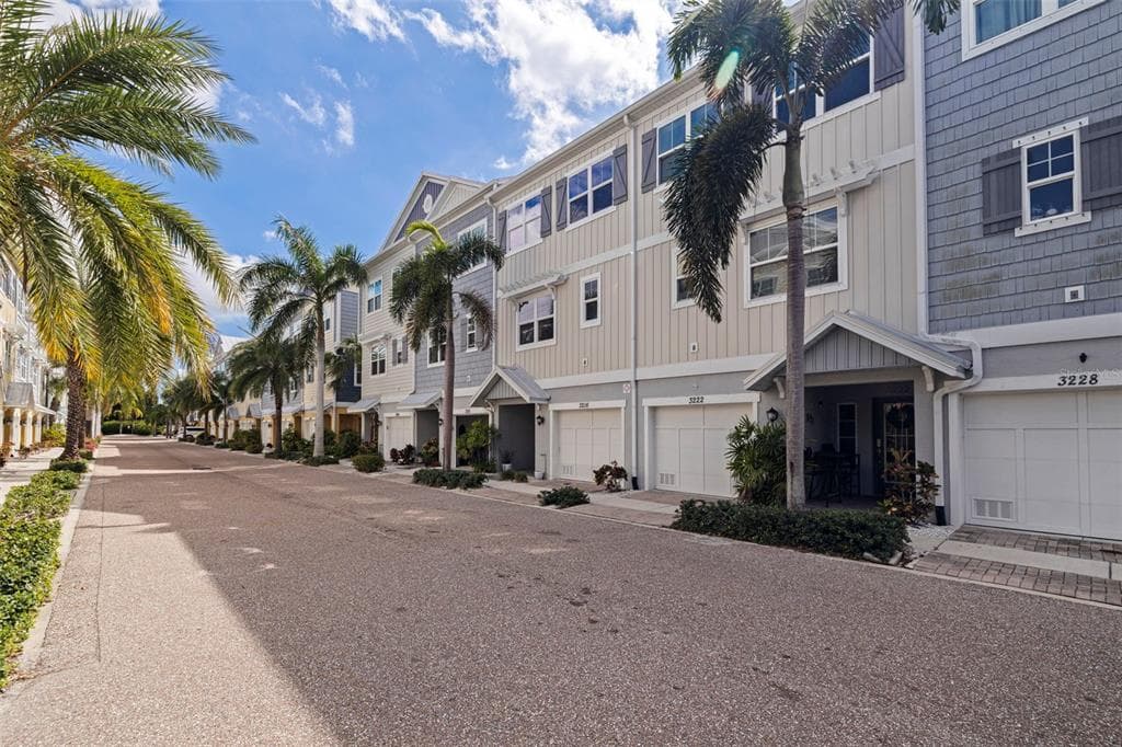 3222 MOORINGS DRIVE S ST PETERSBURG, FL 33712