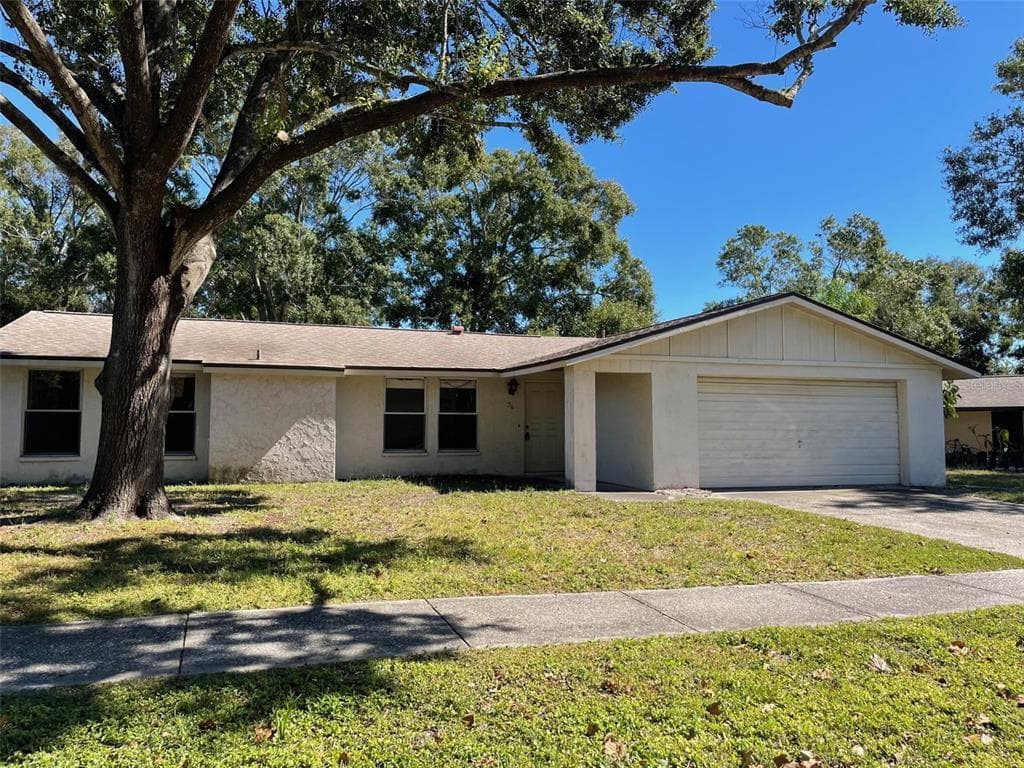 36 VALENCIA CIRCLE SAFETY HARBOR, FL 34695