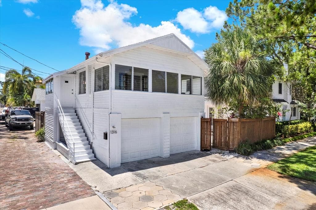 1381 OAK STREET NE ST PETERSBURG, FL 33701