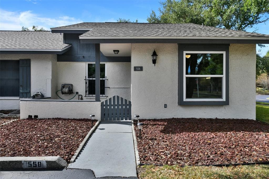 558 CAPISTRANO COURT LARGO, FL 33771