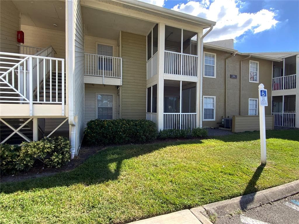 806 LAKE HAVEN SQUARE UNIT 102 BRANDON, FL 33511