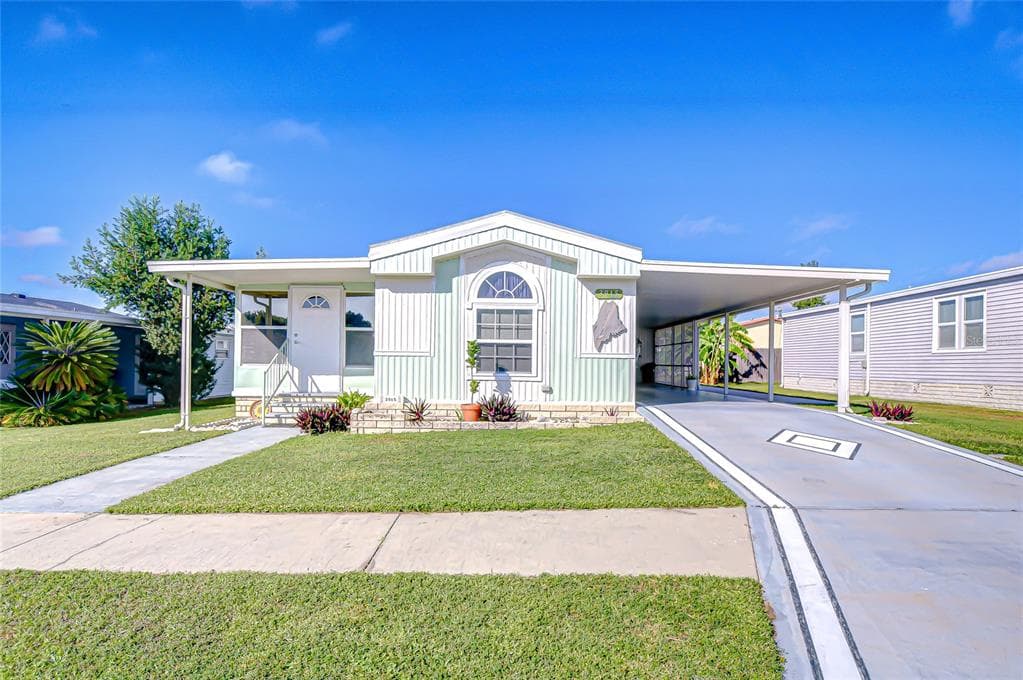 3915 JULIE DRIVE WESLEY CHAPEL, FL 33543
