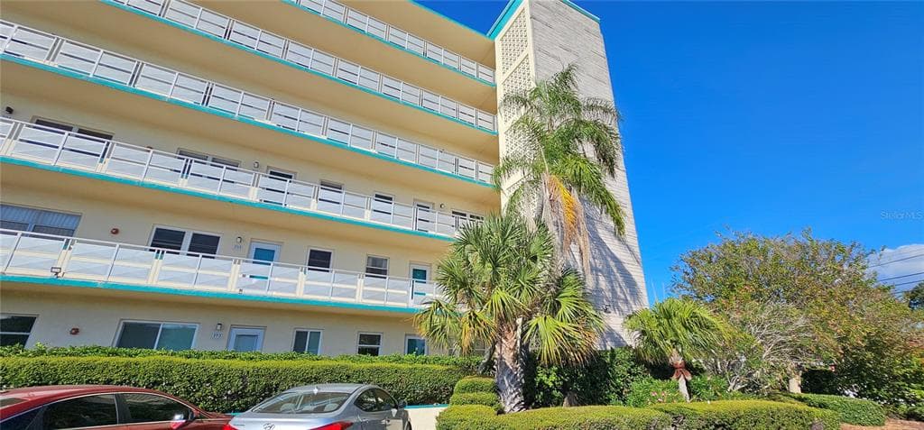 2960 59TH STREET S UNIT 202 GULFPORT, FL 33707