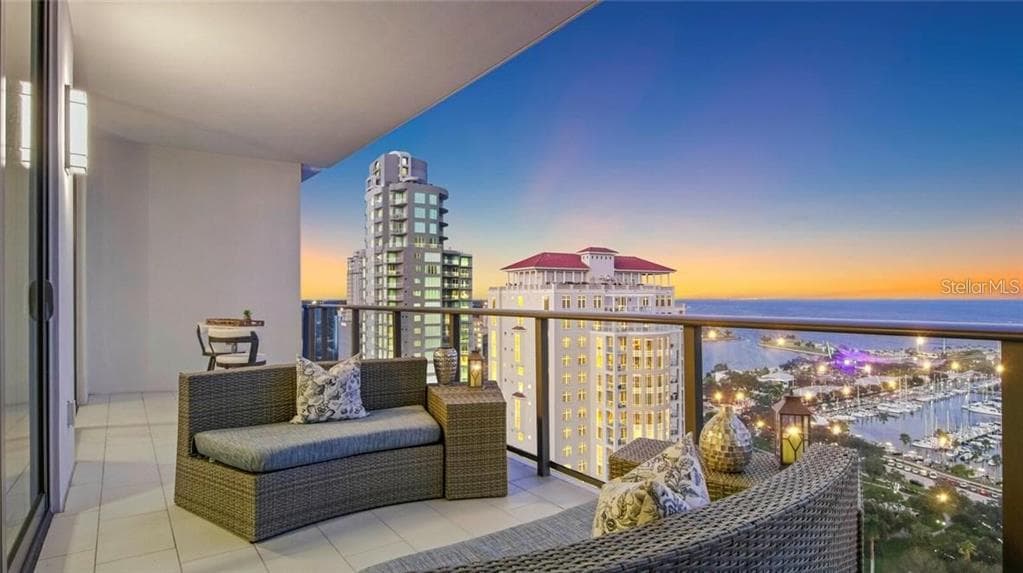 100 1ST AVENUE N UNIT 2104 ST PETERSBURG, FL 33701