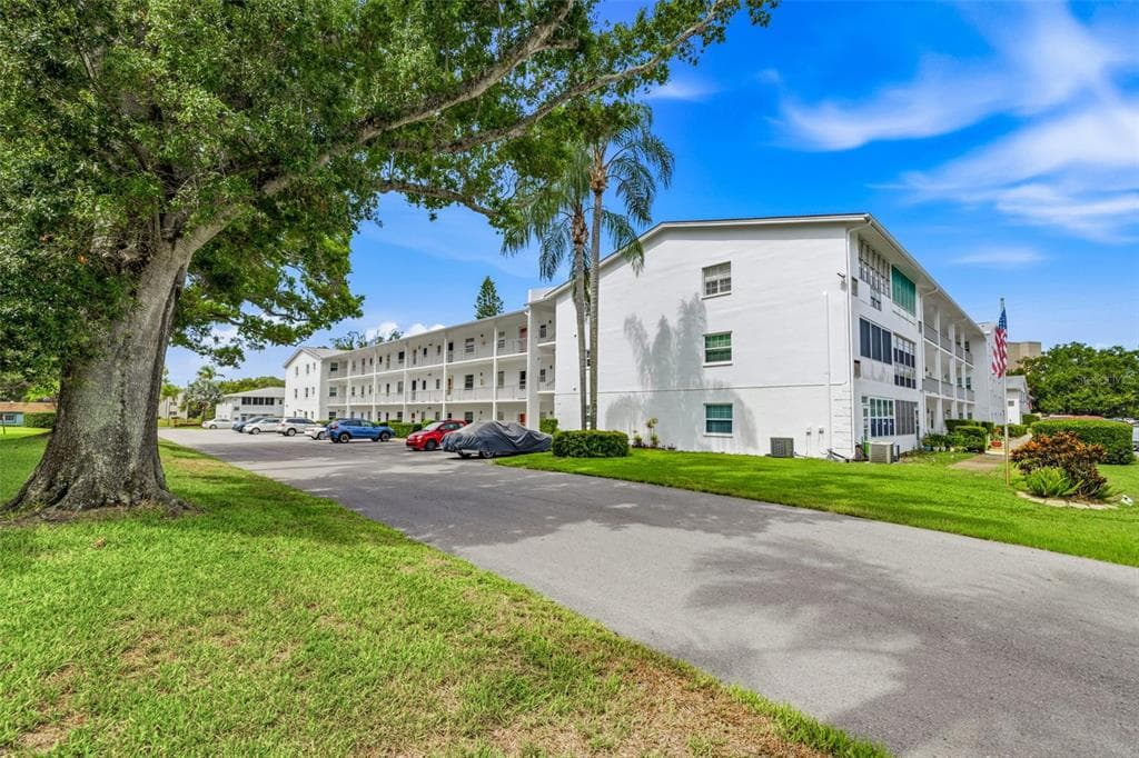 400 GLENNES LANE UNIT 206 DUNEDIN, FL 34698