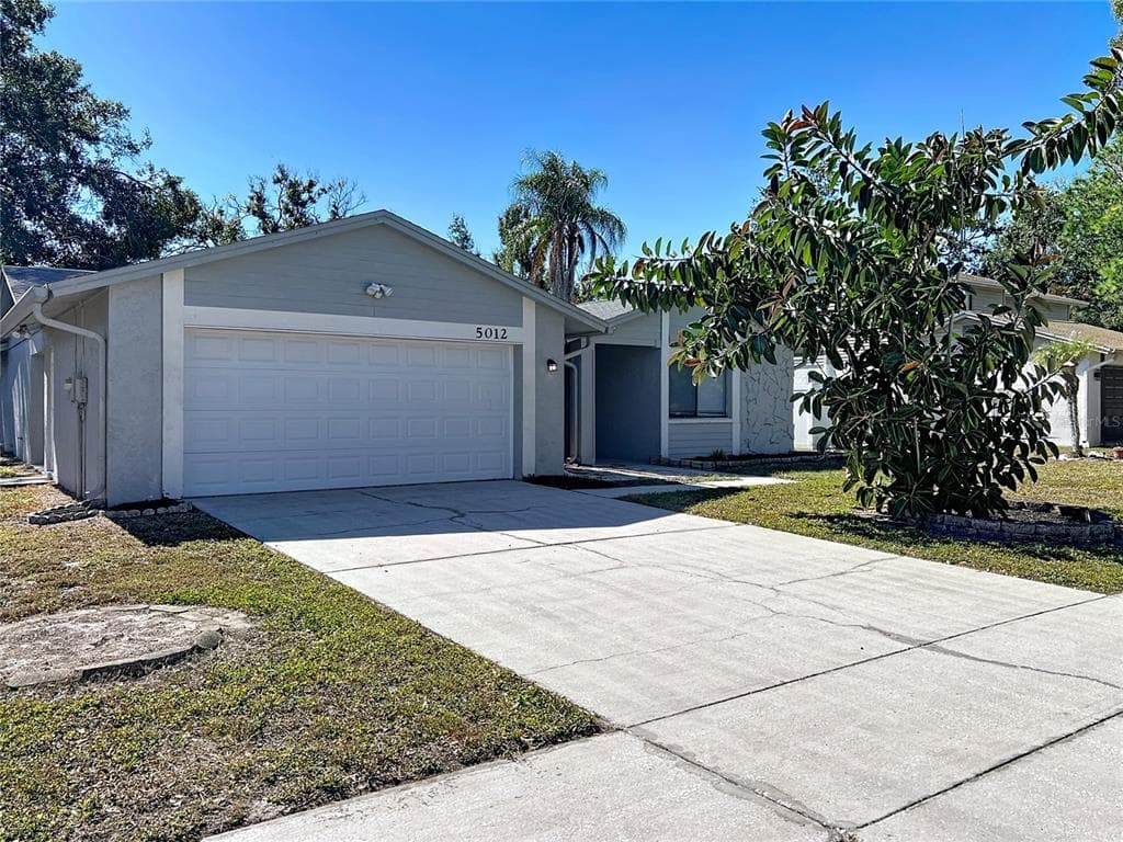 5012 COUNTRY HILLS DRIVE TAMPA, FL 33624